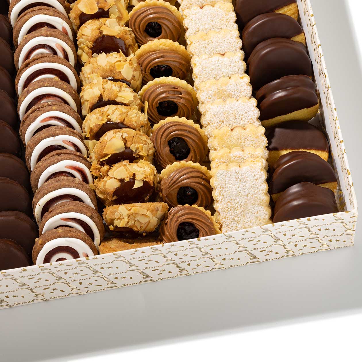 Teegebäck im großen Geschenkkarton