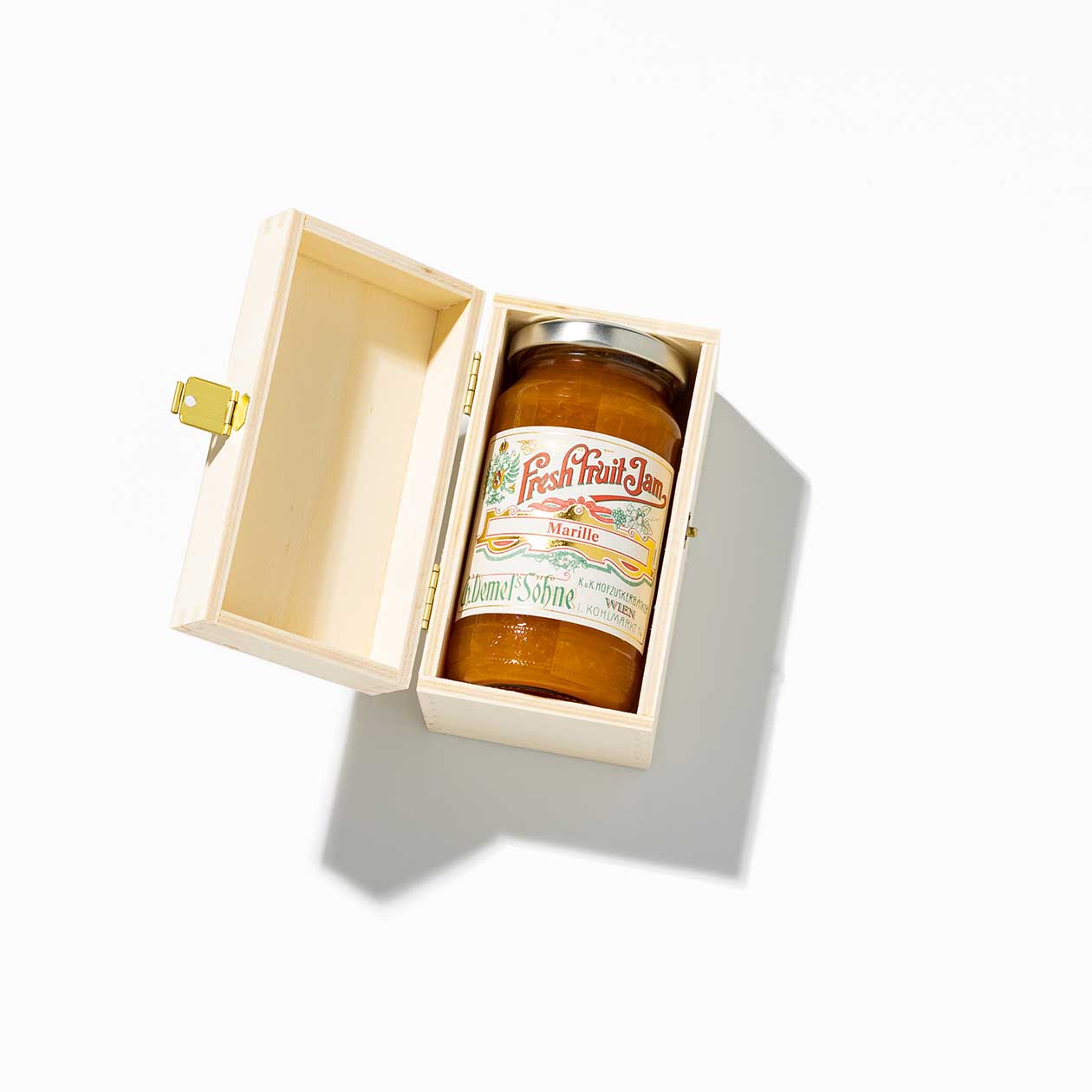 Mermalade in wooden box